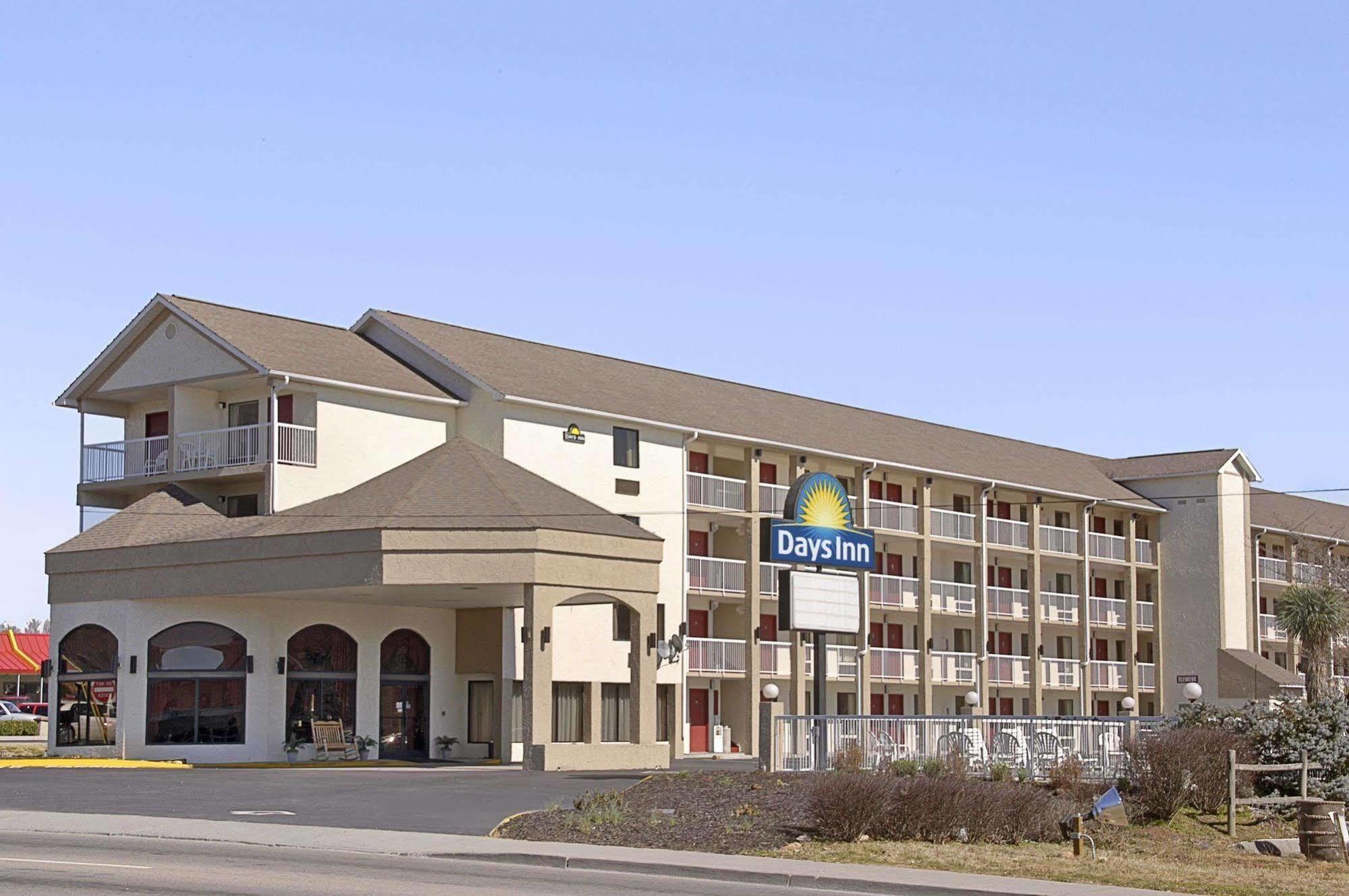 Days Inn By Wyndham Apple Valley Pigeon Forge/Sevierville Exterior foto